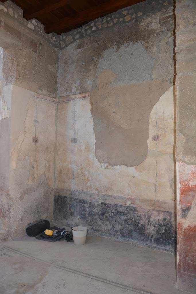 I.7.1 Pompeii. October 2019. Looking north-east to recess in east wall of tablinum.
Foto Annette Haug, ERC Grant 681269 D�COR.
