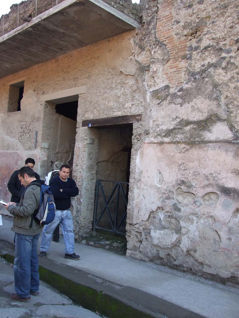 I.7.2 Pompeii. December 2007. Stairway to upper floor. Entrance on Via dell�Abbondanza.