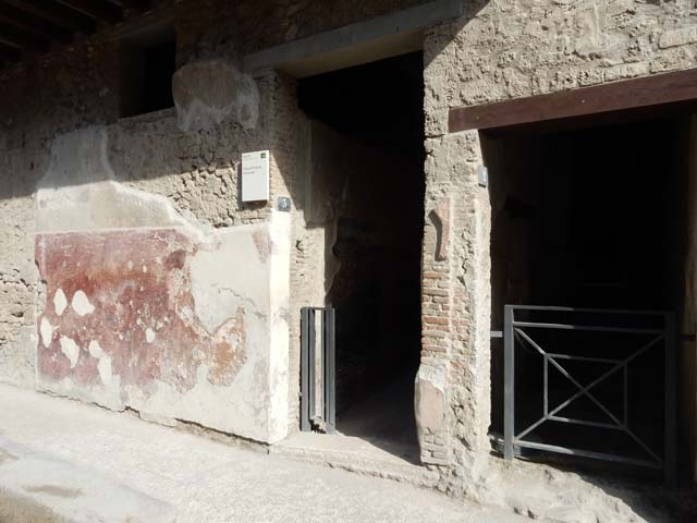 I.7.3 Pompeii. December 2005. Looking south along corridor leading to atrium.