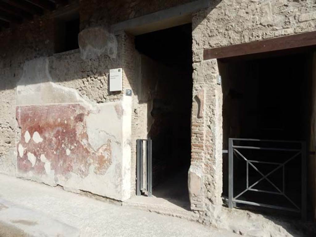 I.7.3 Pompeii. May 2017. Entrance doorway, on left, on south side of Via dell’Abbondanza. Photo courtesy of Buzz Ferebee.