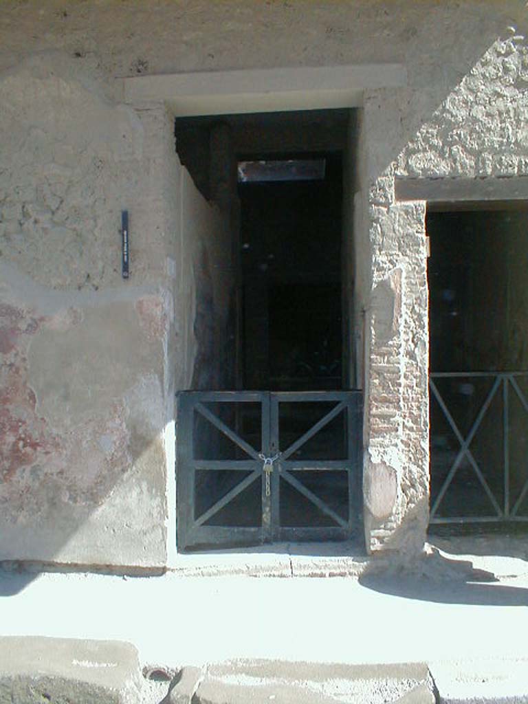I.7.3 Pompeii. May 2005. Entrance doorway.