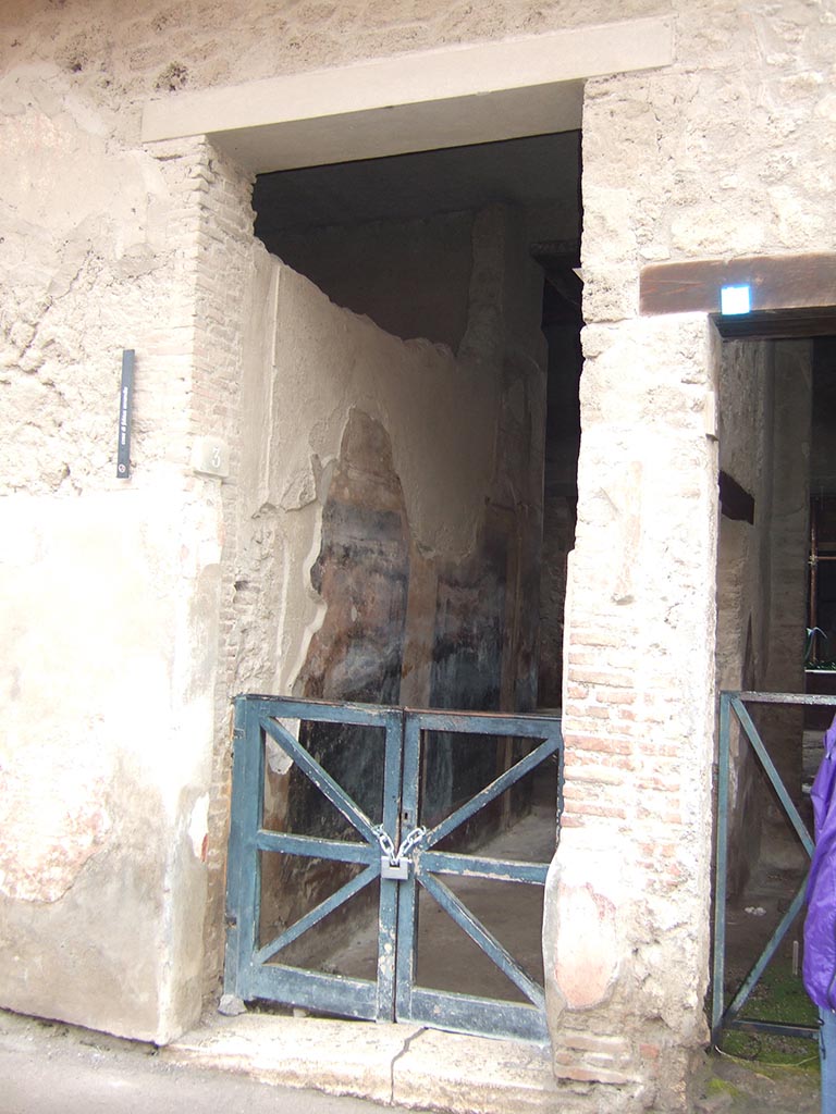I.7.3 Pompeii. December 2005. Entrance doorway.
See Notizie degli Scavi di Antichità, 1927, (p. 7-15).