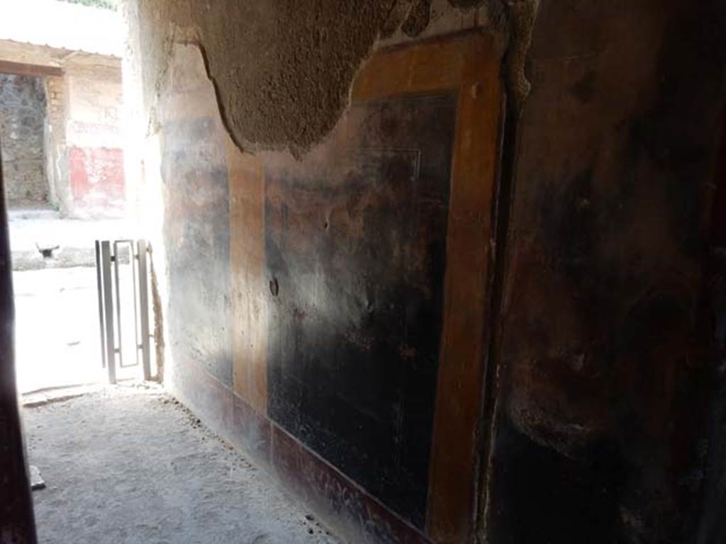 I.7.3 Pompeii. May 2017. East wall of entrance corridor, looking north. Photo courtesy of Buzz Ferebee.