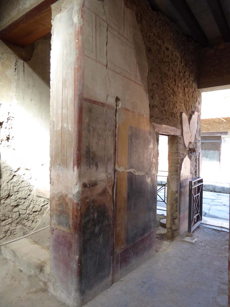 I.7.3 Pompeii. September 2017. Looking north along west wall of corridor.
Foto Annette Haug, ERC Grant 681269 DÉCOR