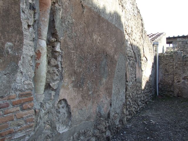 I.7.4 Pompeii. Taberna or Officina vasaria of Corinthus, servus of P Cornelius? Base of stairs in south west corner.