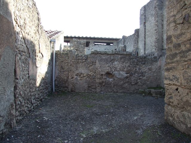 .7.4 Pompeii. Taberna or Officina vasaria of Corinthus, servus of P Cornelius? Small room in north west corner. North wall and window on to Via dell’ Abbondanza.