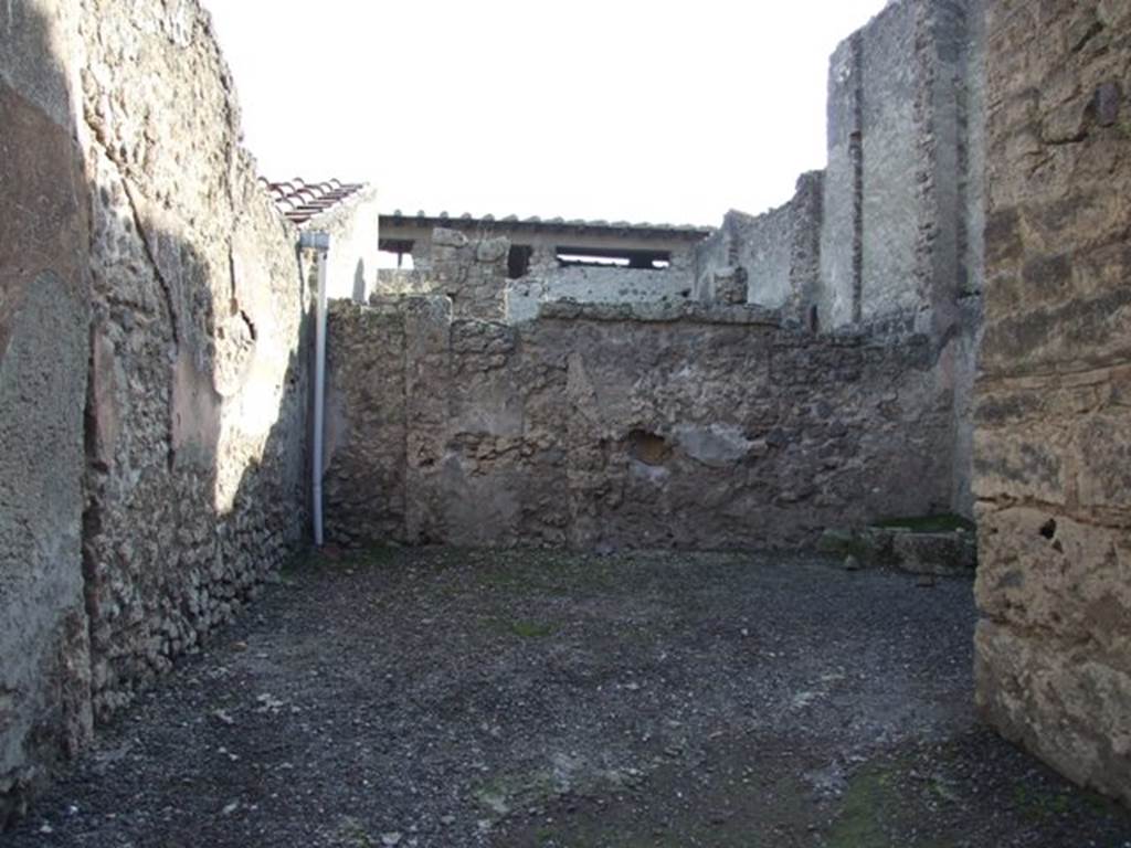 I.7.4 Pompeii. December 2007. Remains of plaster in small room in north-west corner.