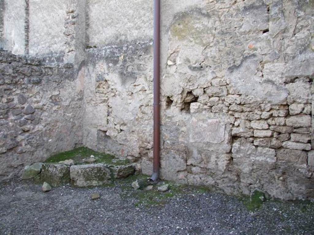 I.7.4 Pompeii. Taberna or Officina vasaria of Corinthus, servus of P Cornelius? Base of stairs in south west corner.