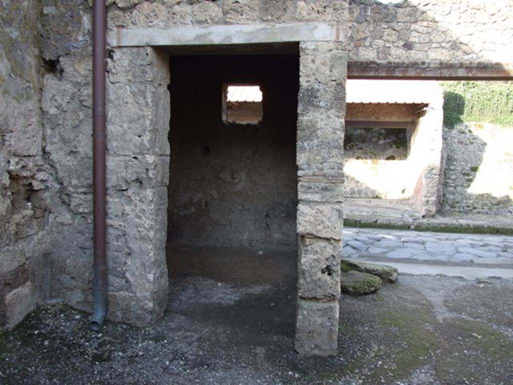 I.7.4 Pompeii. December 2007. Doorway to small room in north-west corner.
According to Eschebach, this small room had a hearth and tripod, together with a small window onto the street. There was also a larger window onto the entrance area. See Eschebach, L., 1993. Gebäudeverzeichnis und Stadtplan der antiken Stadt Pompeji. Köln: Böhlau. (p.38)