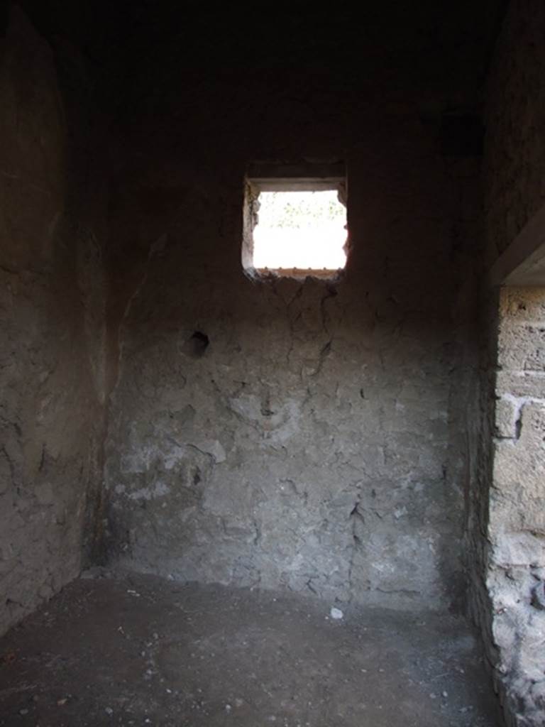 .7.4 Pompeii. Taberna or Officina vasaria of Corinthus, servus of P Cornelius? Small room in north west corner. North wall and window on to Via dell’ Abbondanza.