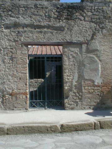 I.7.5 Pompeii. December 2007. Entrance, looking east.