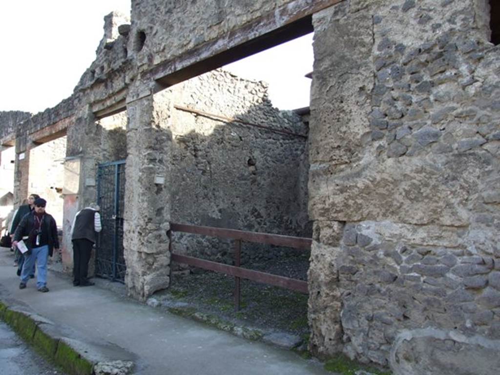 I.7.6 Pompeii. December 2007. Entrance on Via dell� Abbondanza.

 
