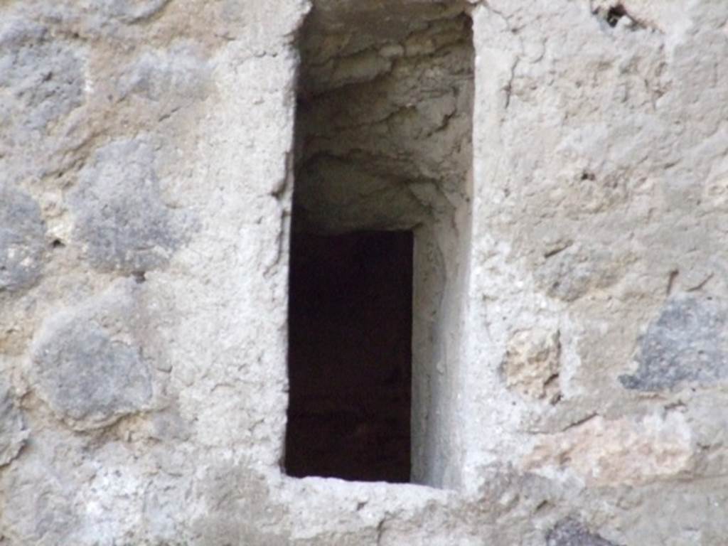 I.7.6 Pompeii. December 2007. According to Eschebach, this is a sloping airshaft to cellar in south wall. See Eschebach, L., 1993. Geb�udeverzeichnis und Stadtplan der antiken Stadt Pompeji. K�ln: B�hlau. (p.39)

