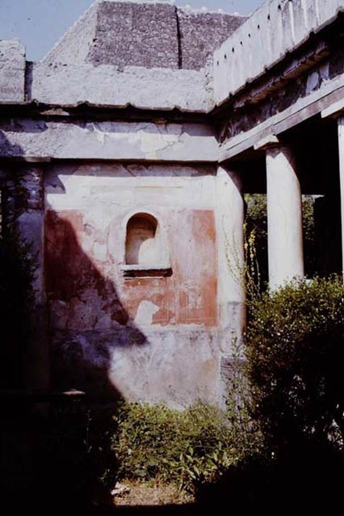 I.7.7 Pompeii, 1968. Shrine in north-west corner of peristyle.
Photo by Stanley A. Jashemski.
Source: The Wilhelmina and Stanley A. Jashemski archive in the University of Maryland Library, Special Collections (See collection page) and made available under the Creative Commons Attribution-Non Commercial License v.4. See Licence and use details.
J68f0429