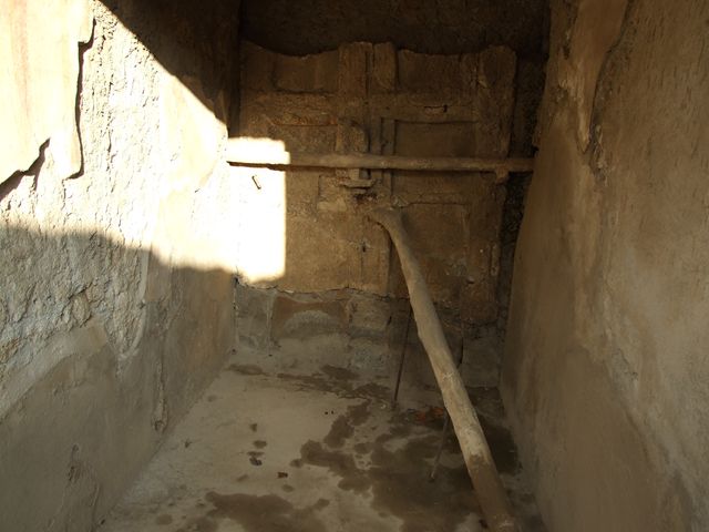I.7.10 Pompeii. September 2006. Plastercast of original doorway, looking east.