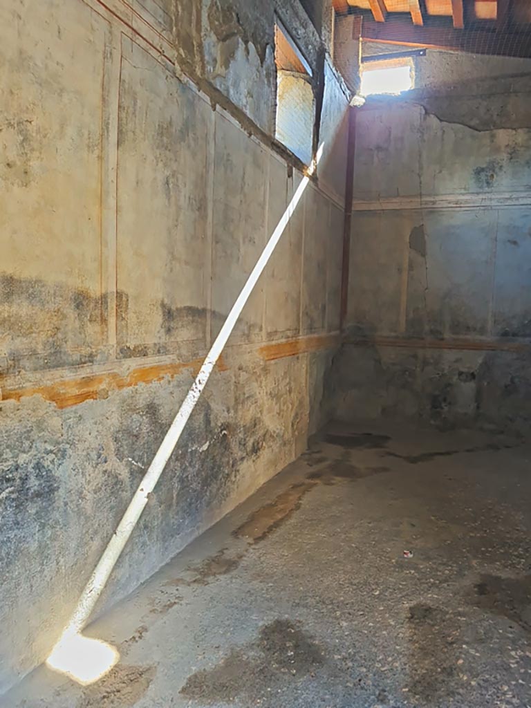 I.7.11 Pompeii. March 2024.
Looking south along east wall in triclinium in the south-east corner of the atrium. Photo courtesy of Giuseppe Ciaramella.