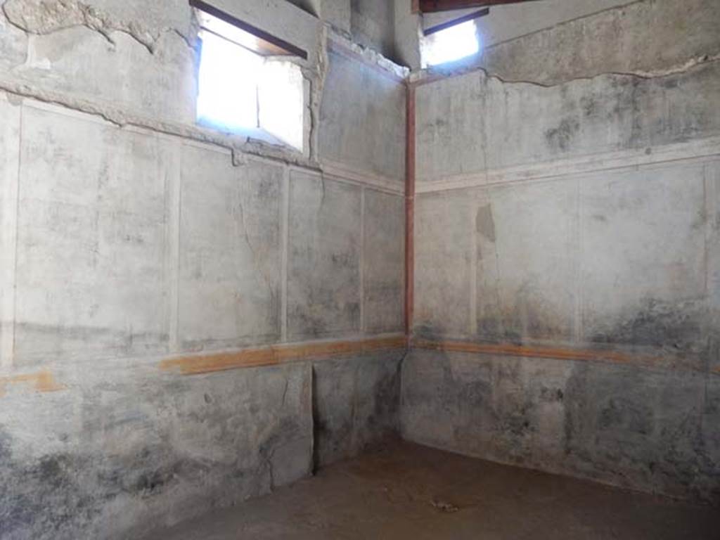 I.7.11 Pompeii. May 2017. Looking towards east wall and south-east corner of triclinium. Photo courtesy of Buzz Ferebee.