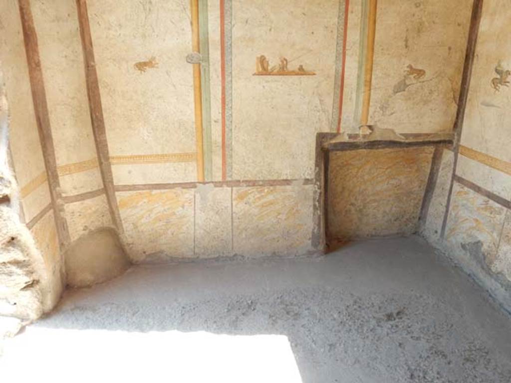 I.7.11 Pompeii. May 2017. North wall, with bed recess at the east end. Photo courtesy of Buzz Ferebee.