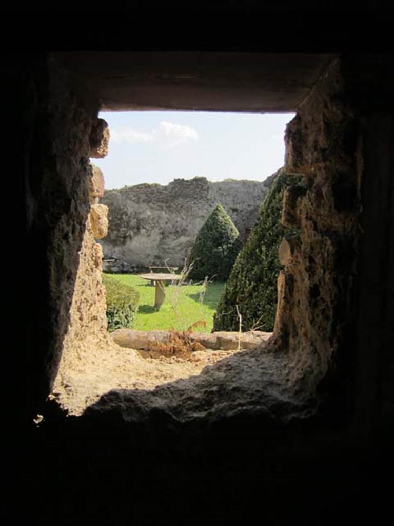 I.7.12 Pompeii. March 2012. Looking through window in south wall, onto garden area.
Photo courtesy of Marina Fuxa.
