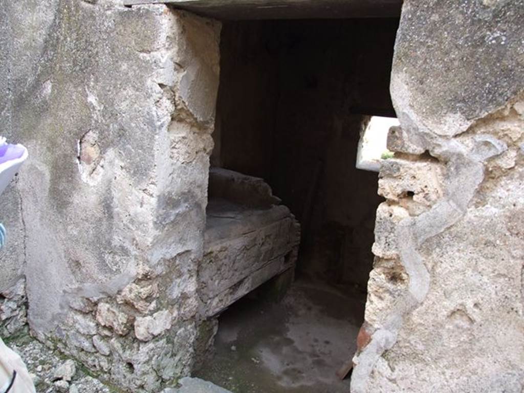 I.7.12 Pompeii. December 2006. North wall of cubiculum, with doorway.