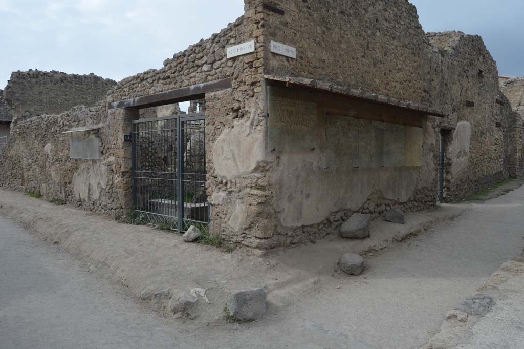 I.7.14 Pompeii. October 2017.
Looking north-west to entrance from junction of Via di Castricio, on left, and Vicolo dell’Efebo, on right.
Foto Taylor Lauritsen, ERC Grant 681269 DÉCOR.