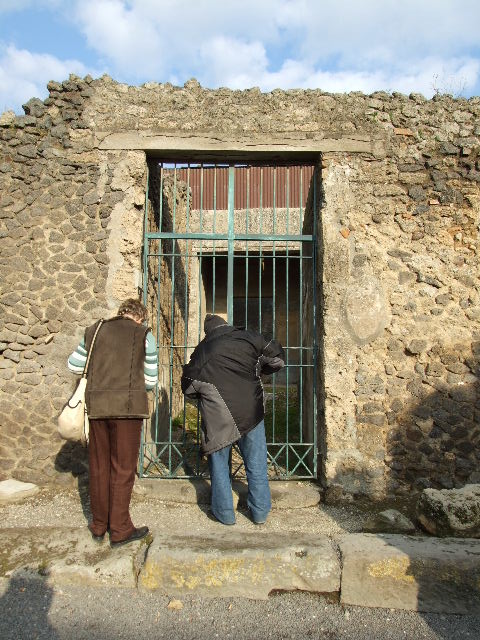 I.7.19 Pompeii. December 2006.Doorway to room in south-west corner of atrium, next to entrance corridor.