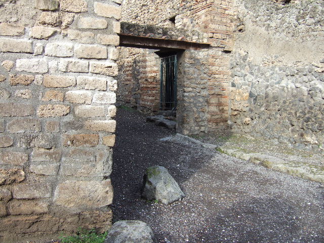 I.7.20 Pompeii. December 2005. Entrance doorway.