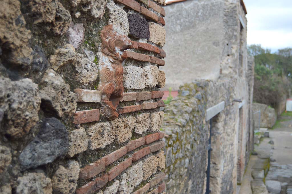I.7.20 Pompeii. March 2018. Looking south along upper wall, in Vicolo di Paquius Proculus.
Foto Taylor Lauritsen, ERC Grant 681269 D�COR.
