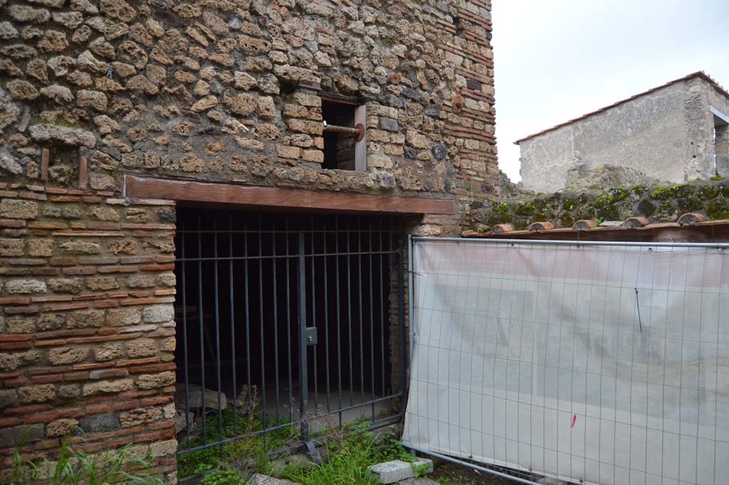 I.7.20 Pompeii. March 2018. Entrance doorway on east side of Vicolo di Paquius Proculus.
Foto Taylor Lauritsen, ERC Grant 681269 D�COR.

