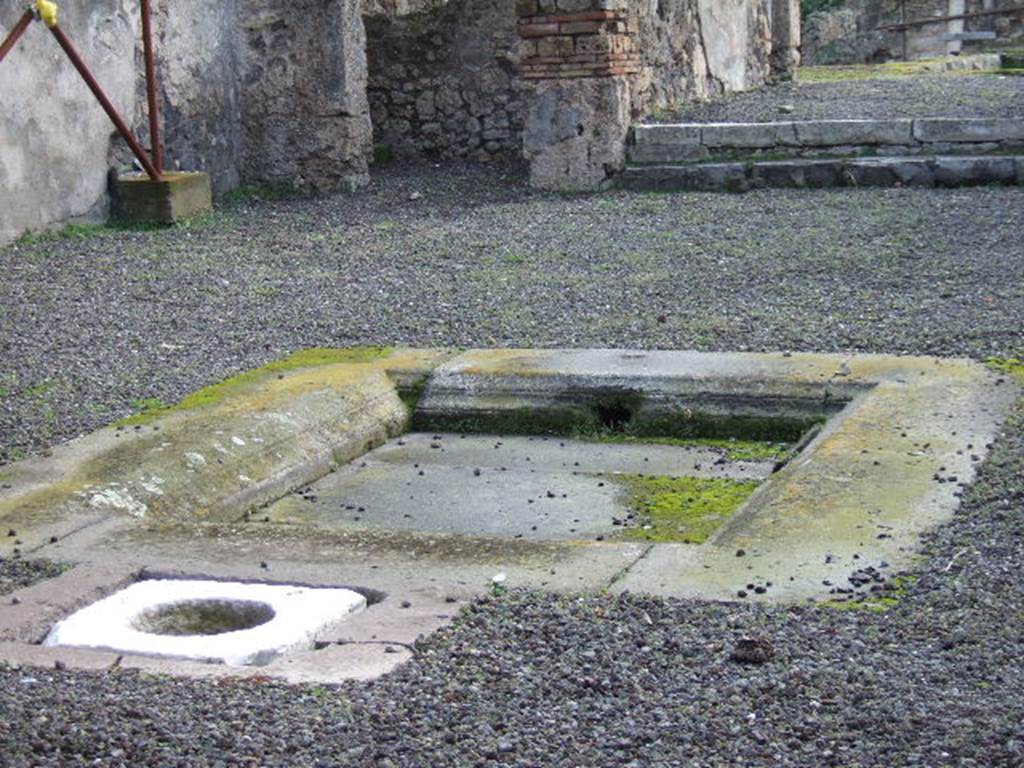 I.8.2 Pompeii. December 2005. Impluvium in atrium.