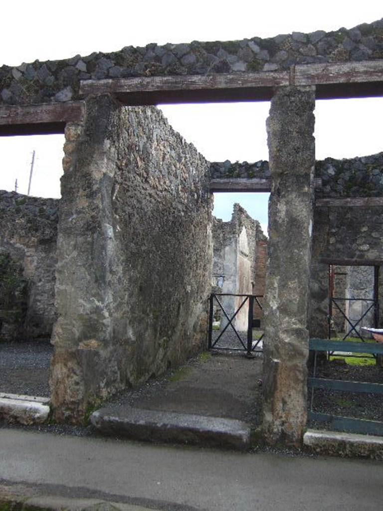 I.8.5 Pompeii. December 2005. Entrance.