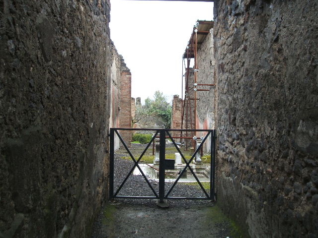 I.8.5 Pompeii. July 2011. Looking south across atrium, to tablinum and garden. Photo courtesy of Rick Bauer.