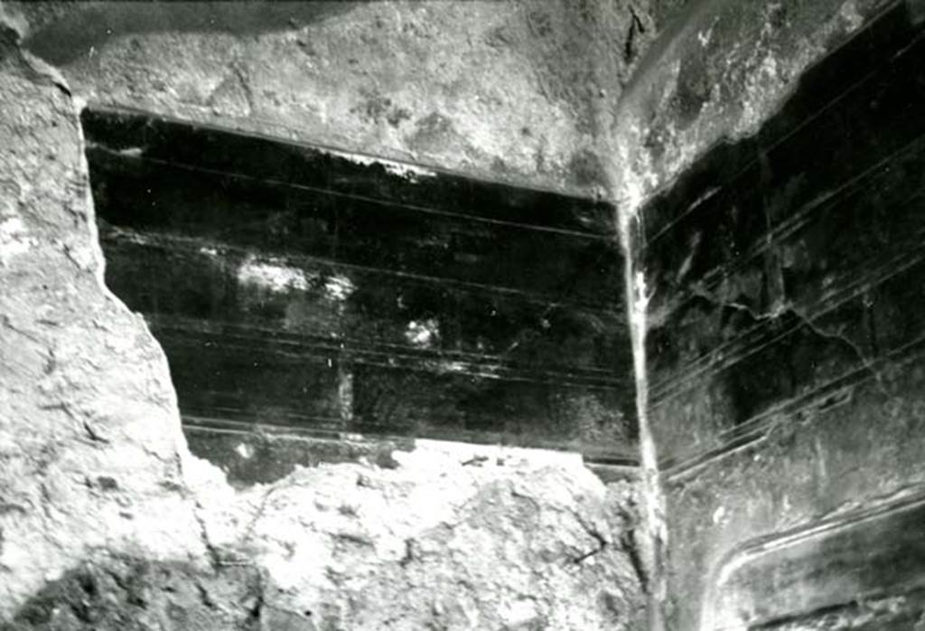 I.8.5 Pompeii. 1975. House, room in NW corner of peristyle, general view. Photo courtesy of Anne Laidlaw.
American Academy in Rome, Photographic Archive. Laidlaw collection _P_75_6_6.