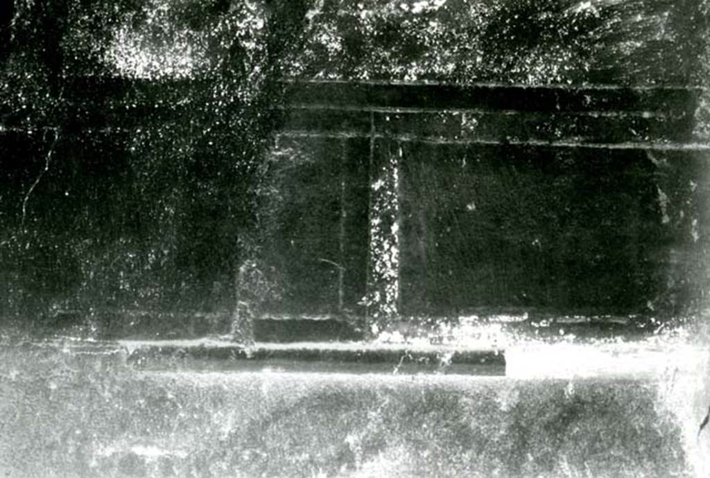 I.8.5 Pompeii. 1975. House, room in NW corner of peristyle, N wall, detail. Photo courtesy of Anne Laidlaw.
American Academy in Rome, Photographic Archive. Laidlaw collection _P_75_6_2.
