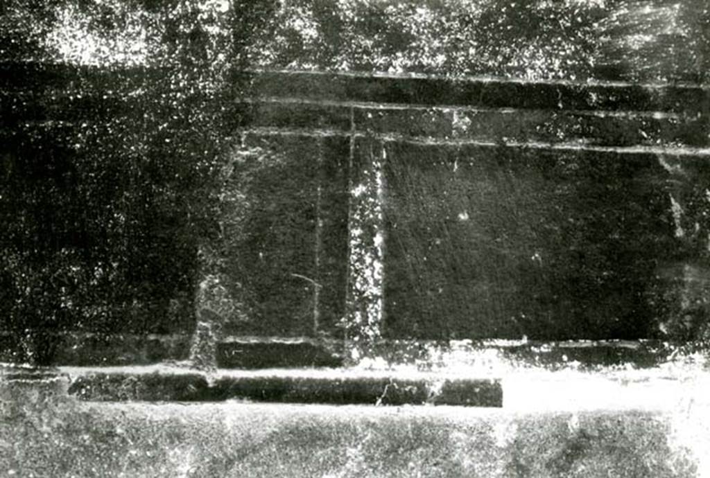 I.8.5 Pompeii. 1975. House, room in NW corner of peristyle, N wall, detail. Photo courtesy of Anne Laidlaw.
American Academy in Rome, Photographic Archive. Laidlaw collection _P_75_6_4.