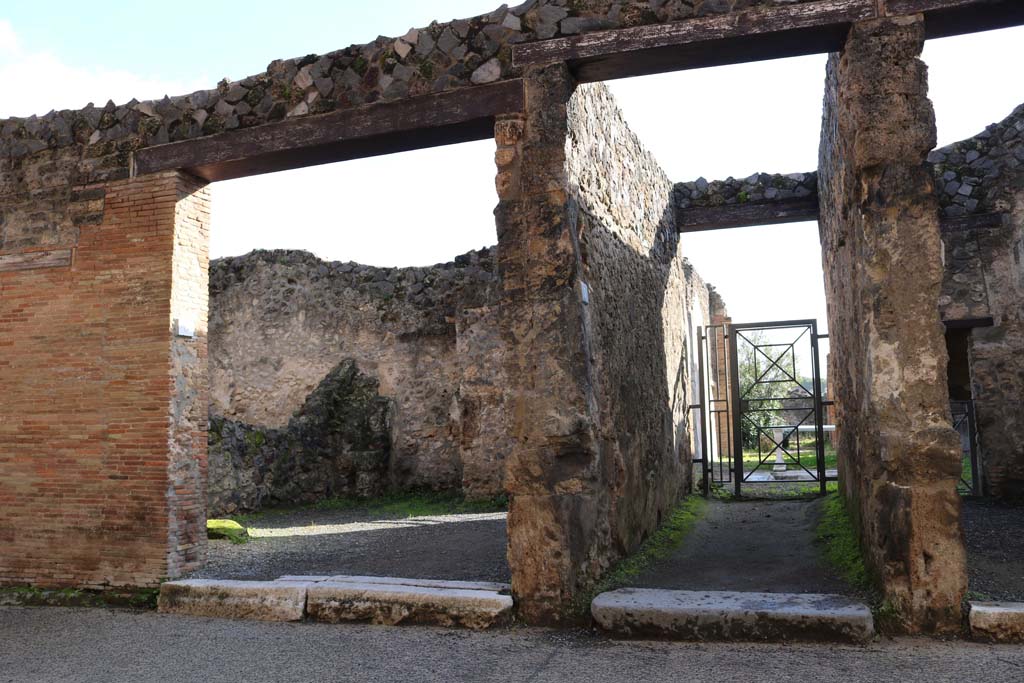 I.8.6 Pompeii, on left, with I.8.5, on right. December 2018. Looking south to entrances. Photo courtesy of Aude Durand.