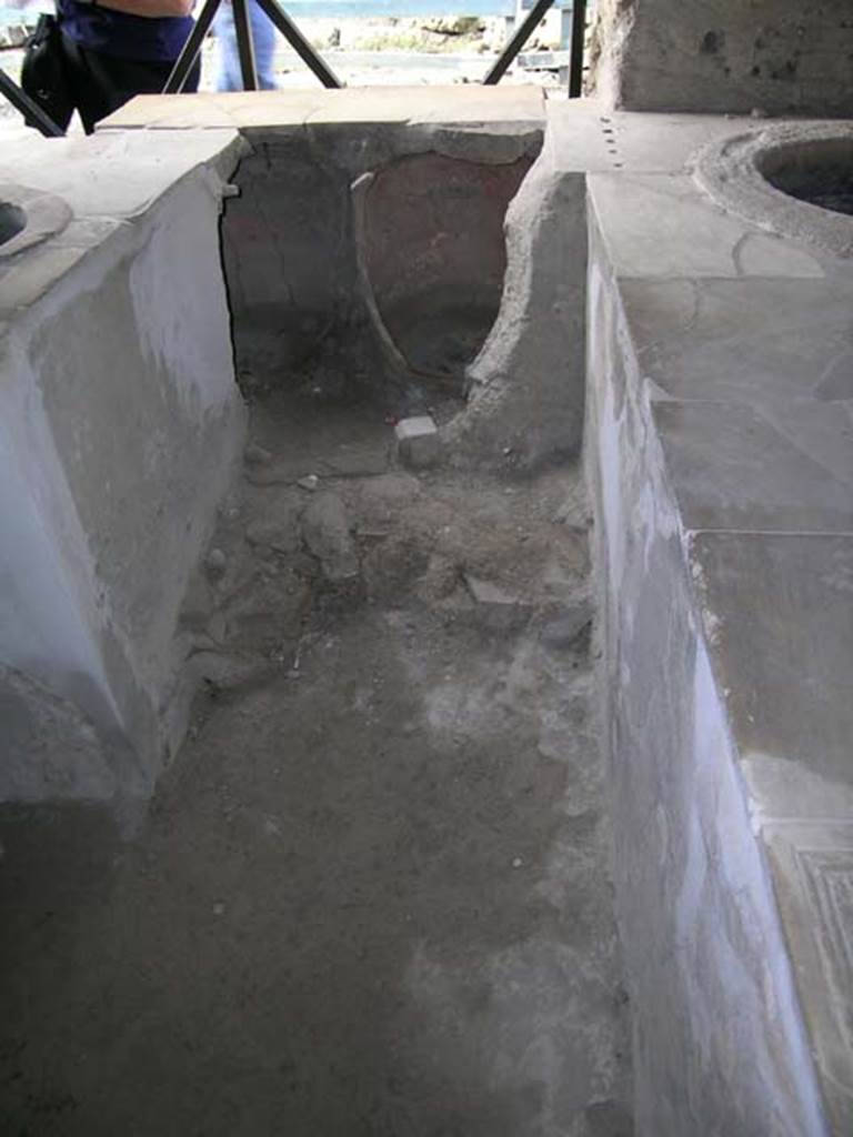 I.8.8 Pompeii. May 2003. Looking north between counters towards north-east corner.
Photo courtesy of Nicolas Monteix.