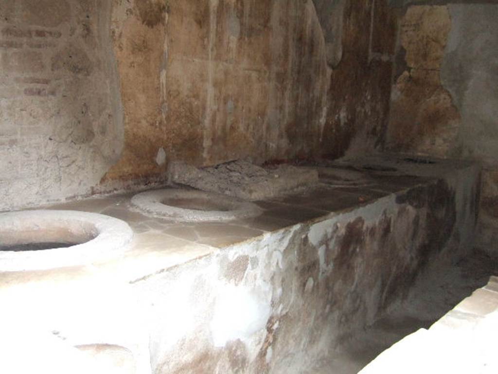 I.8.8 Pompeii. December 2005. Eastern arm of the counter.