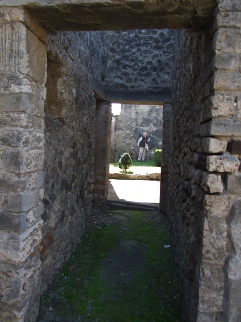 I.8.9 Pompeii. March 2010. Room 7. Triclinium. East wall, with recess. Photo courtesy of Rick Bauer.