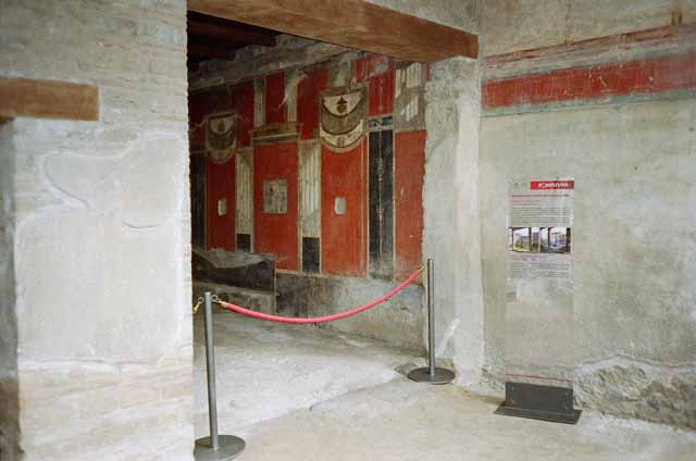 I.8.9 Pompeii. March 2009. Room 7. Triclinium. East wall. Upper level. Architectural painting at centre.