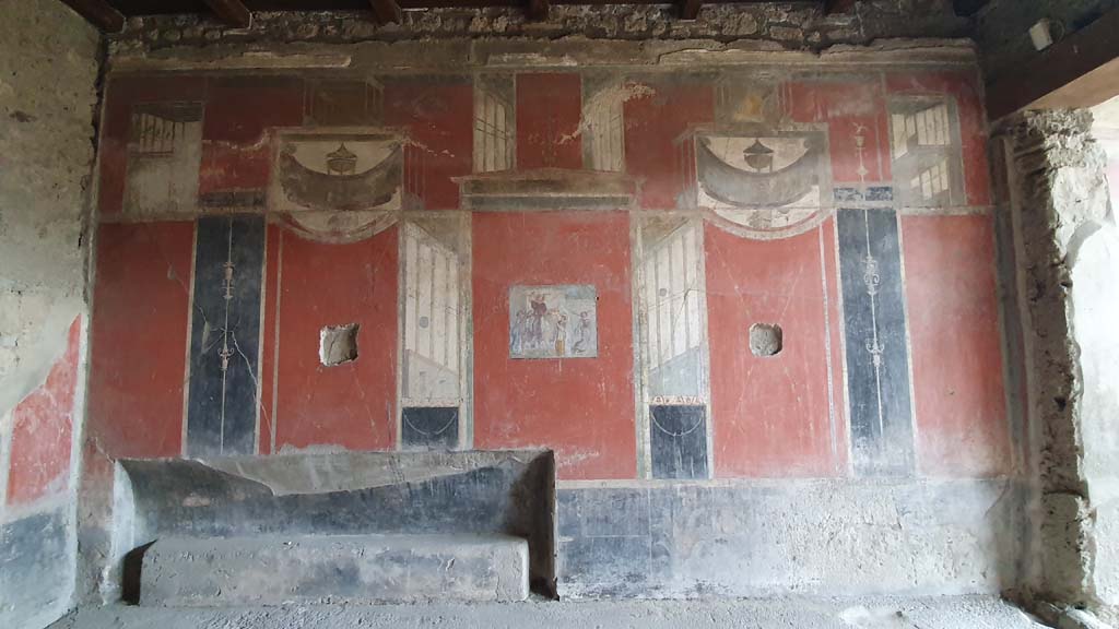 I.8.9 Pompeii. July 2021. Room 7, looking towards east wall of triclinium.
Foto Annette Haug, ERC Grant 681269 DÉCOR.
