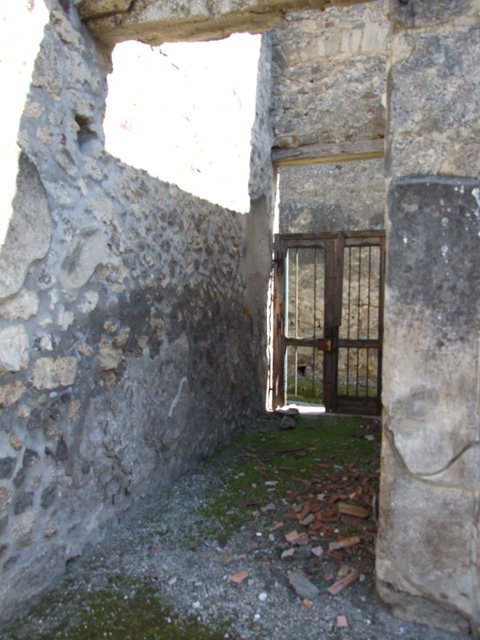 I.8.9 Pompeii. March 2010. Room 1, atrium, with restored impluvium. Looking south through tablinum to garden. Photo courtesy of Rick Bauer.
