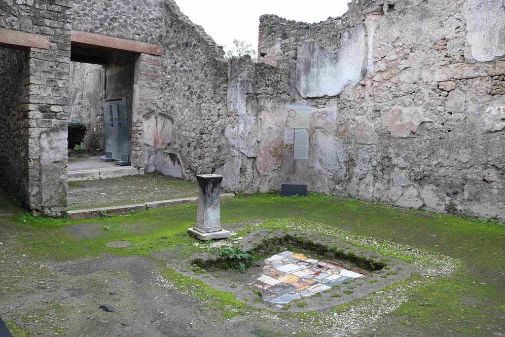 I.8.9 Pompeii. December 2018.
Room 1, looking south-west across impluvium in atrium towards tablinum and garden area. Photo courtesy of Aude Durand.
According to PPM, the remains of the coloured marble opus sectile bottom of the impluvium were found.
