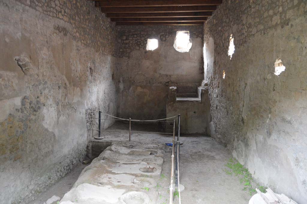 I.8.15 Pompeii. October 2017. Looking north across room with kiln and plant for production of pigments.
Foto Taylor Lauritsen, ERC Grant 681269 D�COR.
