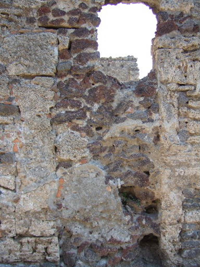 Front wall between I.8.17 and I.8.16 on Vicolo dell� Efebo.  September 2005.