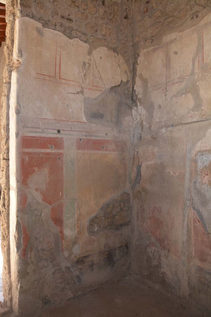 I.8.17 Pompeii. October 2019. Room 4, looking towards south-east corner.
Foto Annette Haug, ERC Grant 681269 D�COR.

