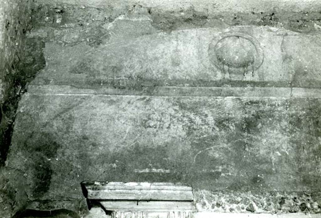 I.8.17 Pompeii. 1968. Room 12. Casa dei Quattro Stili, NE of atrium, lunette.  Photo courtesy of Anne Laidlaw.
American Academy in Rome, Photographic Archive. Laidlaw collection _P_68_14_19.
