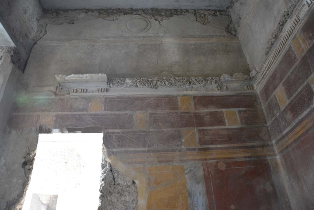 I.8.17 Pompeii. March 2019. Room 12, upper west wall with window into north ala 13.
Foto Annette Haug, ERC Grant 681269 D�COR.
