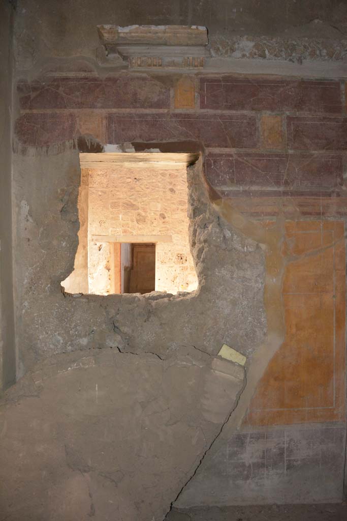 I.8.17 Pompeii. March 2019. Room 12, window at south end of west wall. 
Foto Annette Haug, ERC Grant 681269 D�COR.
