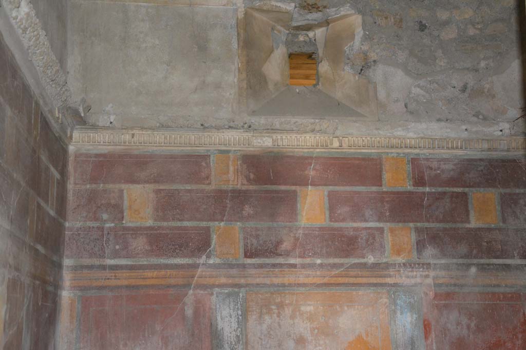 I.8.17 Pompeii. March 2019. Room 12, upper north wall in north-west corner.
Foto Annette Haug, ERC Grant 681269 D�COR.

